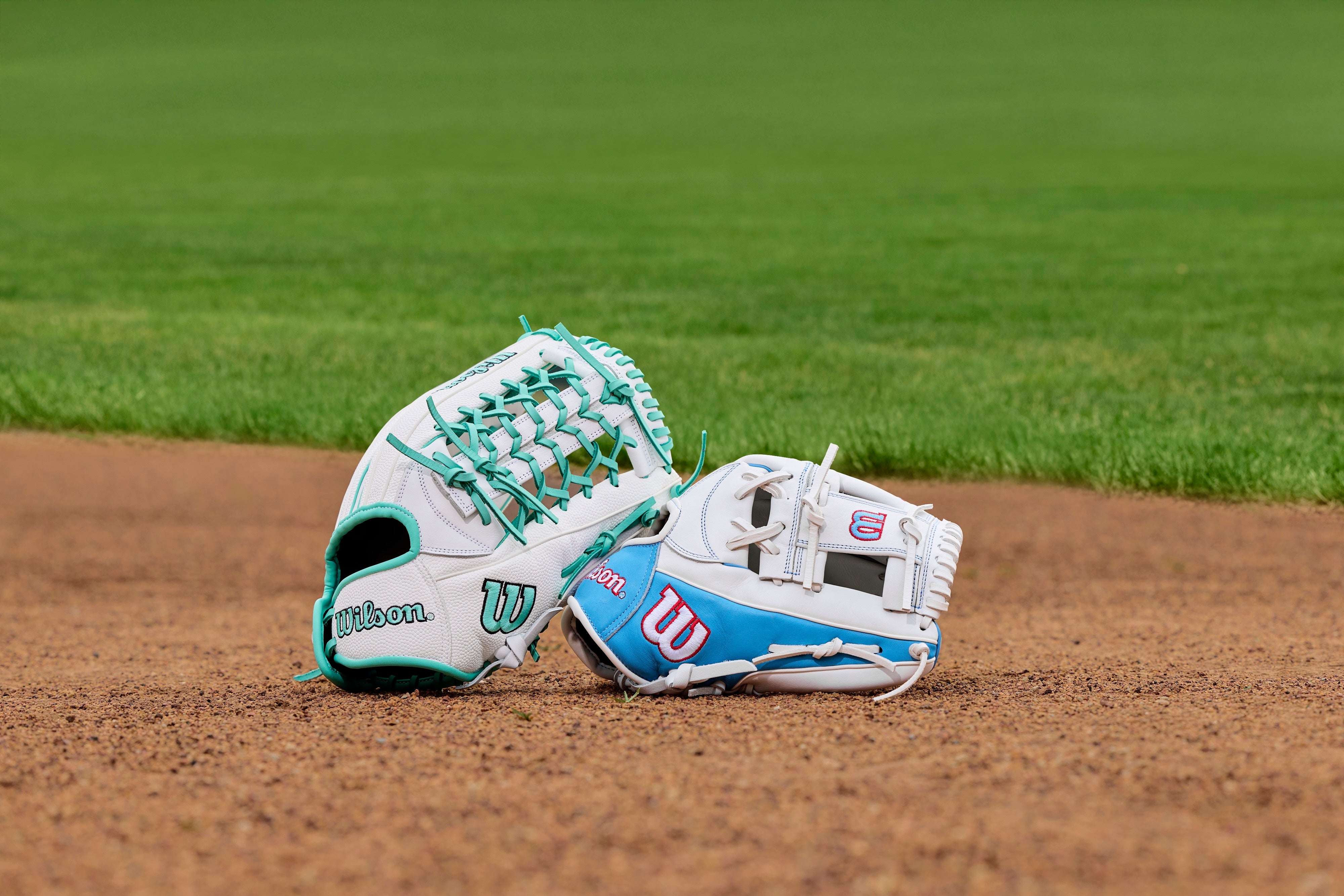 Wilson A1000 T125 Model 12.5" Fastpitch Outfield Glove with SuperSkin