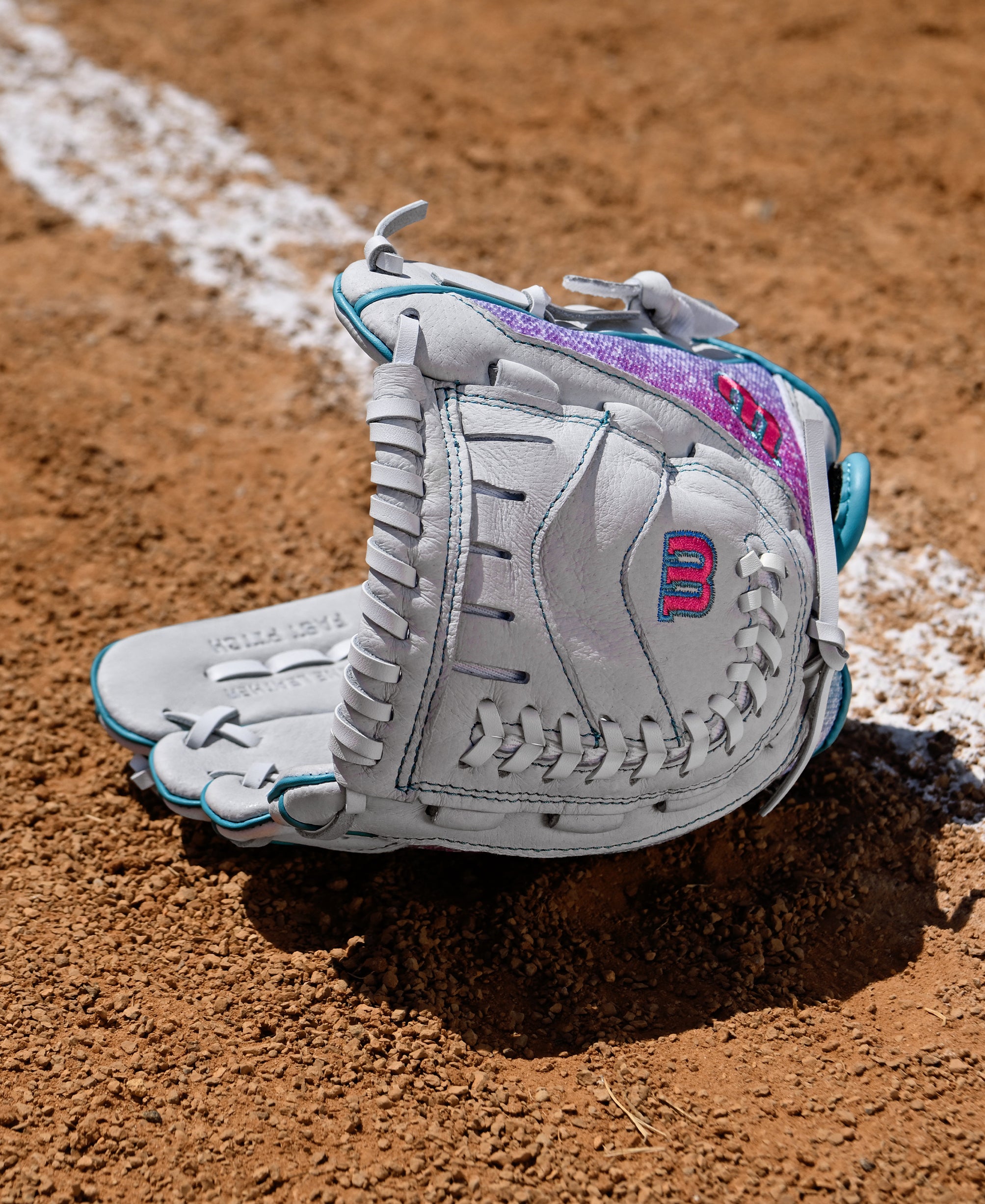 Wilson Flash 11" Fastpitch Glove