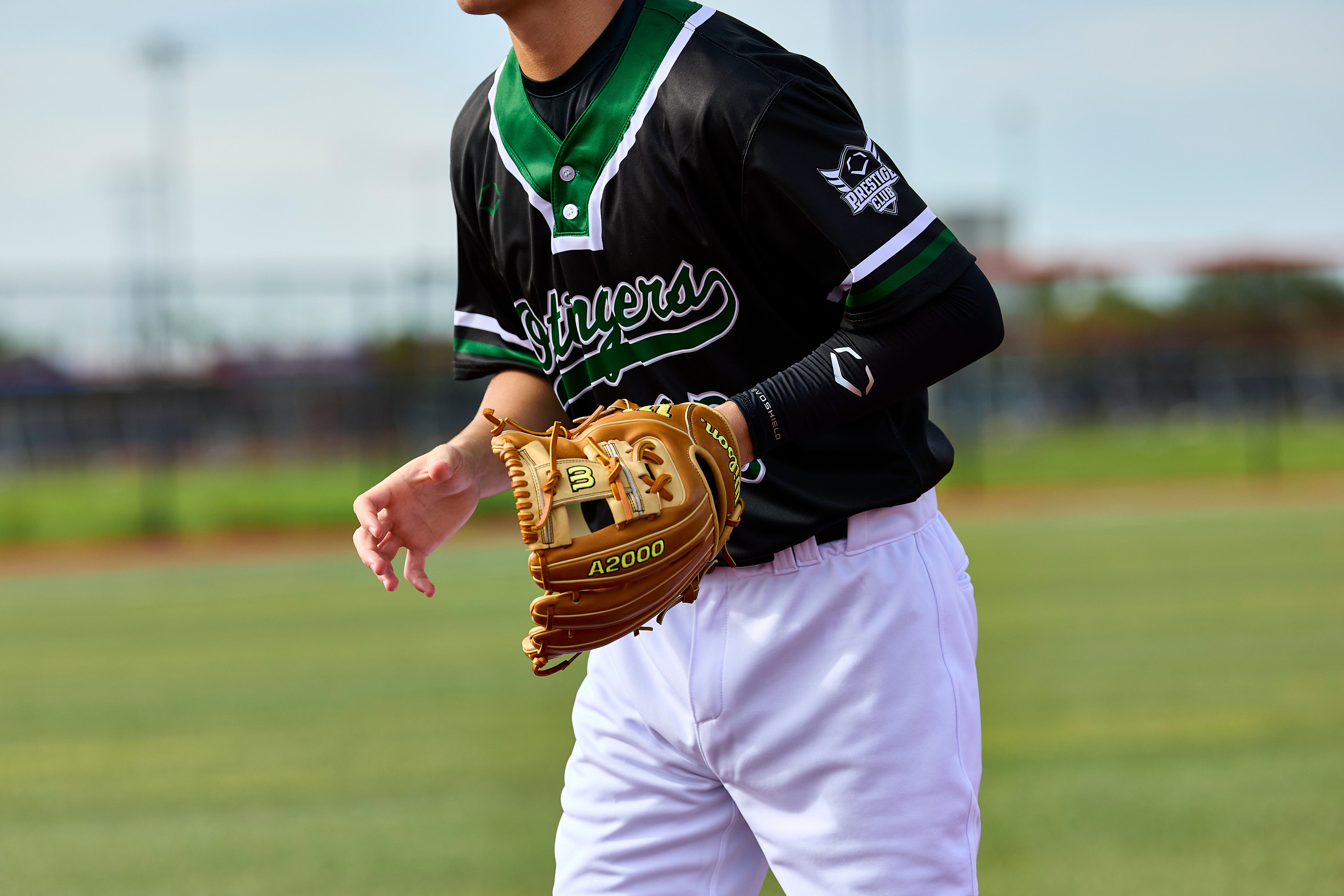 Wilson A2000 Classic 1786 Black/Blonde Model 11.5" Baseball Infield Glove