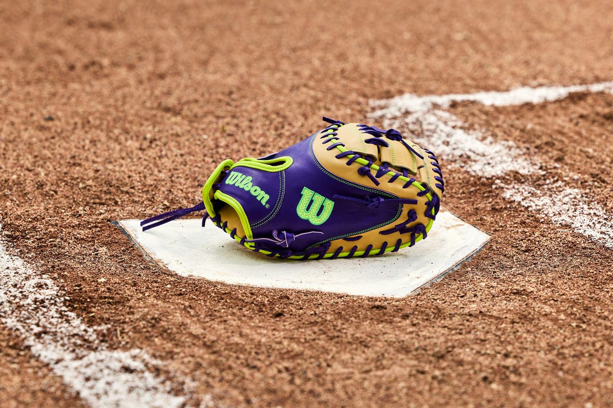 Wilson Spring 2026 A2000 FPCM23 Model 34" Fastpitch Catcher's Mitt